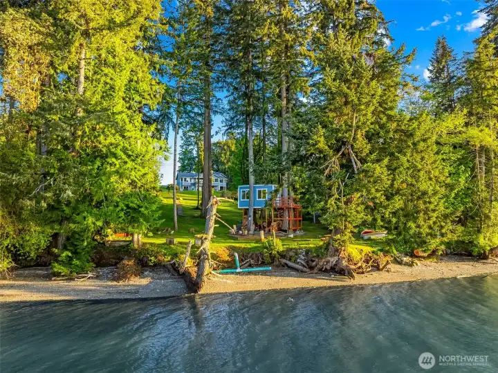 Waterfront Off-Grid Treehouse on Totten Inlet