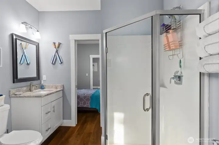 Main Level En-Suite Bathroom