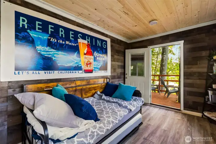 Waterfront Off-Grid Treehouse on Totten Inlet