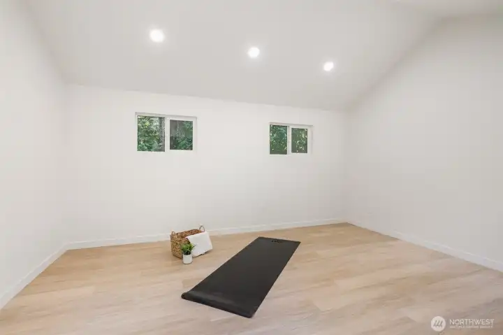 Interior shed room- complete flex space! Interior shed room- complete flex space!