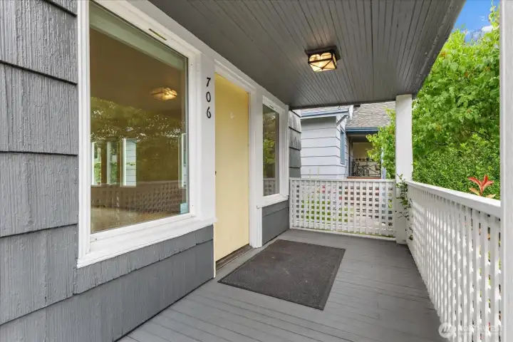 A great covered sitting porch A great covered sitting porch