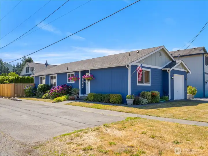 Welcome Home!! Desirable corner lot Welcome Home!! Desirable corner lot
