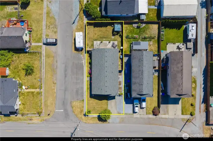 This charming home situated on a desirable corner lot with convenient street parking right in front. This charming home situated on a desirable corner lot with convenient street parking right in front.