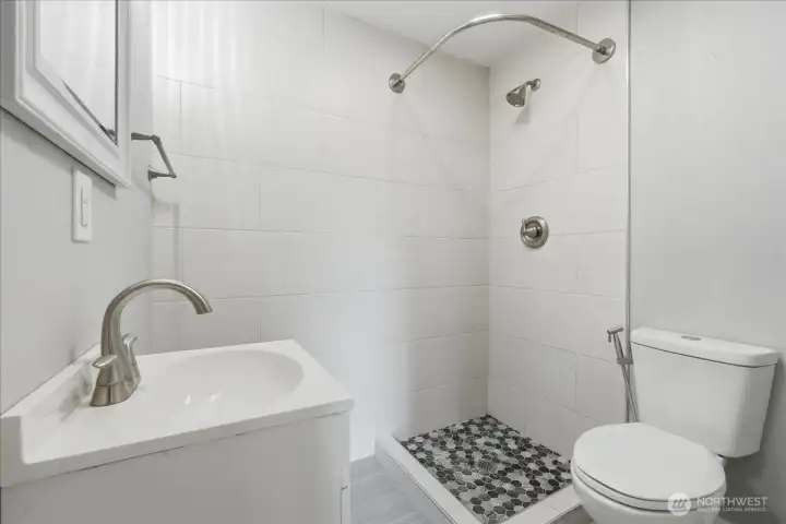 Upper 3/4 bath Upper 3/4 bath