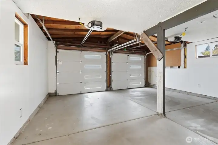 2-car garage 2-car garage