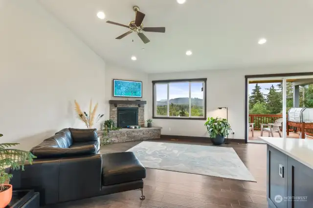 Living room - Enjoy the open floor plan and the stunning mountain view from the couch