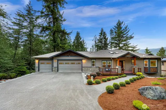 Flat driveway with plenty of parking space.