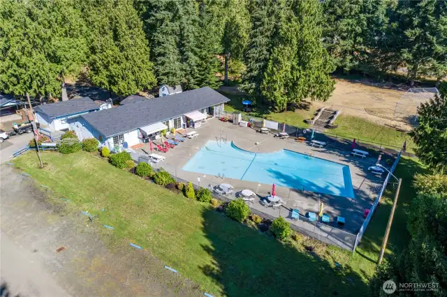 Shorecrest Clubhouse and pool