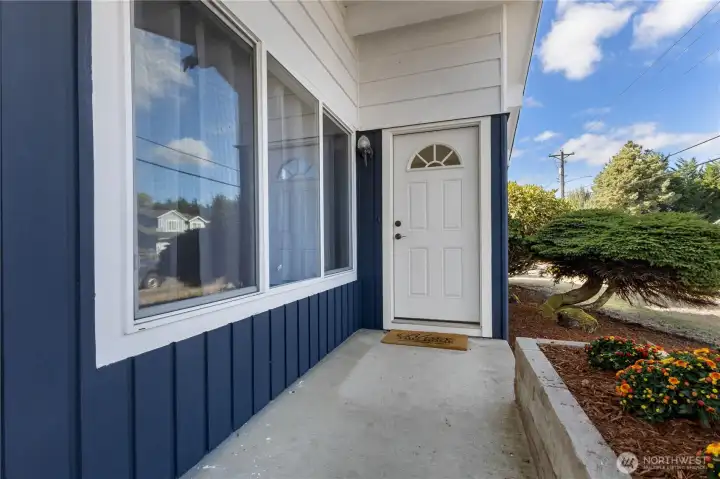 Nice covered front porch.