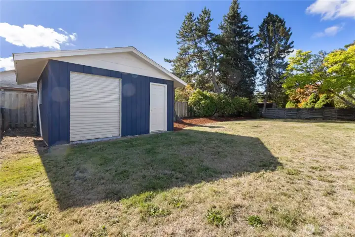 nice size outbuilding with roll up door for bigger items.