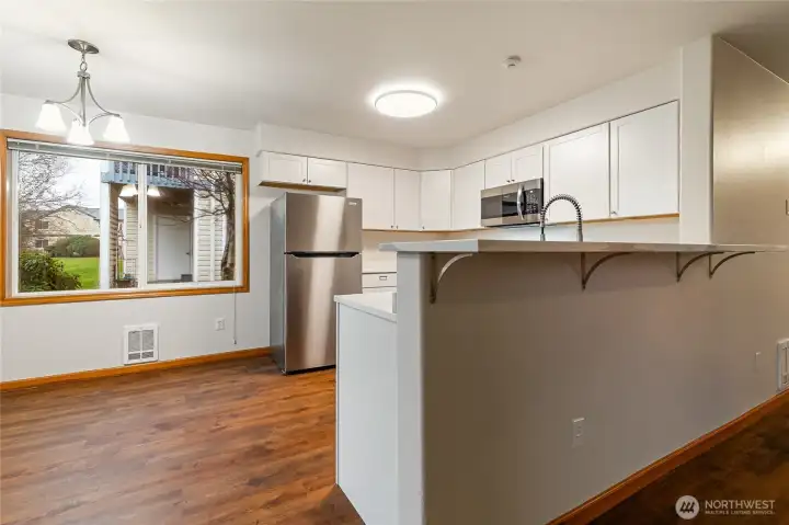 Bar seating at the kitchen peninsula