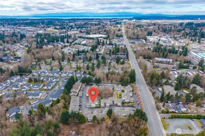 5 Min to Boeing and shopping.