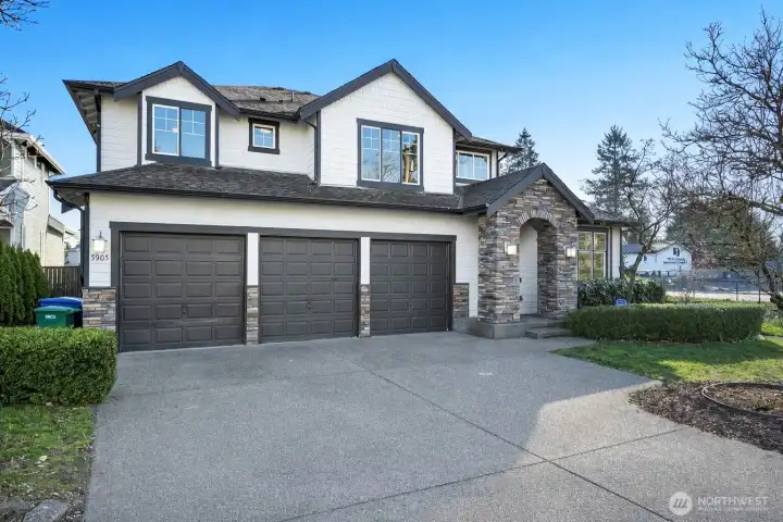 Excellently located close to Newcastle, this home feels spacious and lives large on the inside and outside!