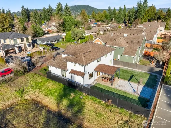 Super well located close to delicious restaurants, groceries, great services, fun shops and transportation with easy access to I-90, I-405 & SR 900