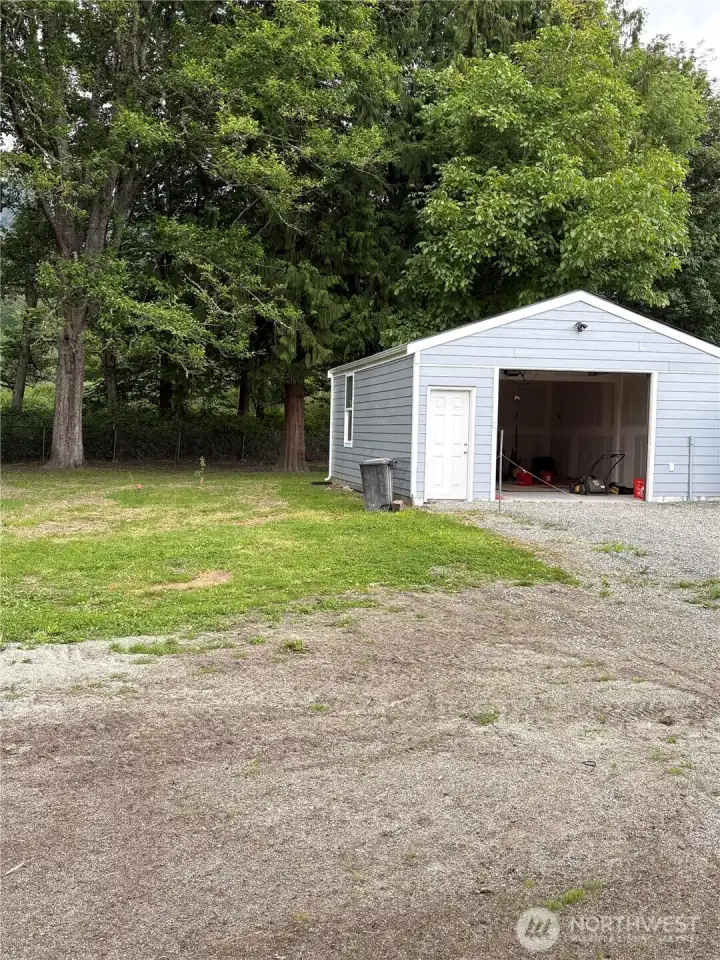 One car garage-shop