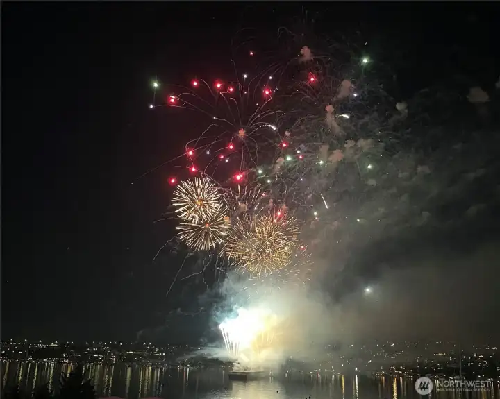 Front row seating on the 4th of July Fireworks show! Front row seating on the 4th of July Fireworks show!
