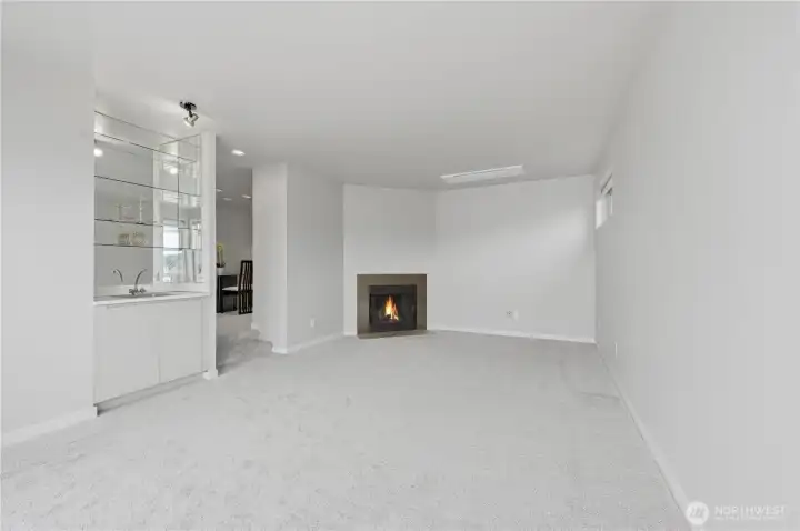 Here's another photo of the large & spacious living room & corner wood burning fireplace & check out the wet bar! Here's another photo of the large & spacious living room & corner wood burning fireplace & check out the wet bar!