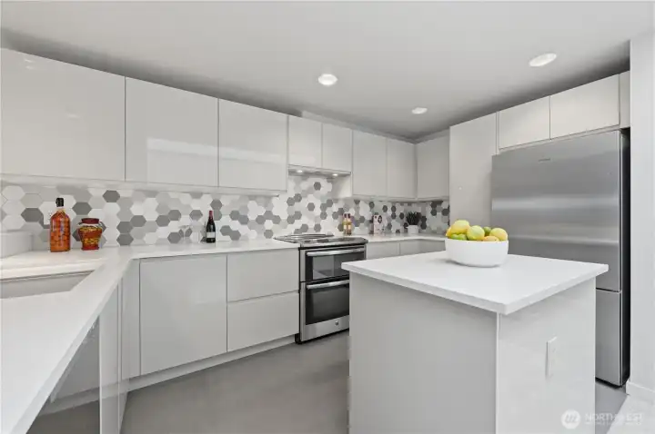 Another look at the gorgeous kitchen! Another look at the gorgeous kitchen!