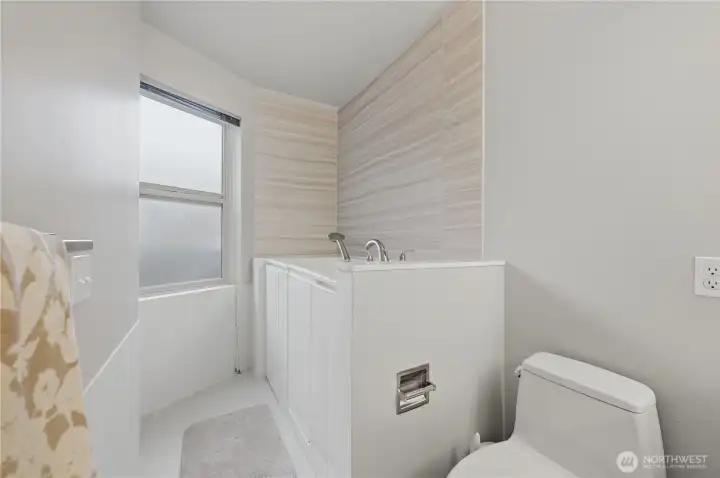 Primary Kohler walk-in jetted tub! Primary Kohler walk-in jetted tub!