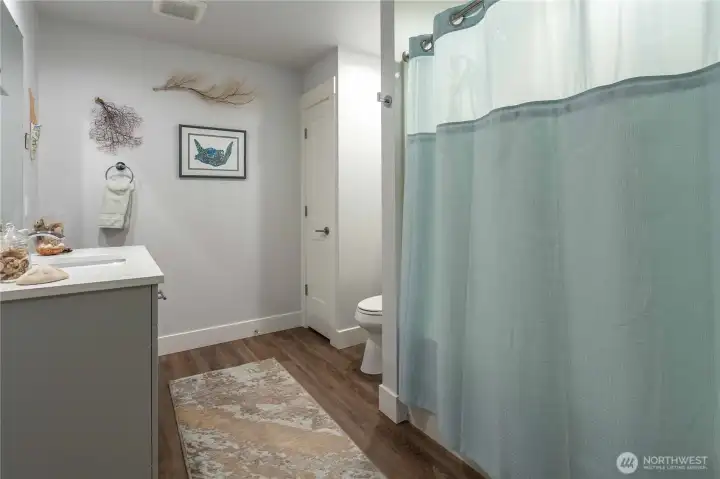 Full Bath Full Bath