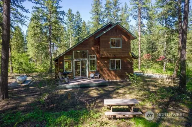 Nestled in the Woodlands, Bear Paw cabin has easy access off of Liberty Lane. Legal Nightly rental is managed by the Inn at Mazama. An easy keeper.