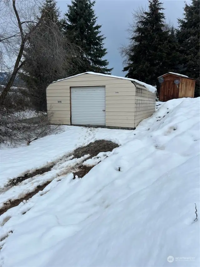 Detached Garage / Shop