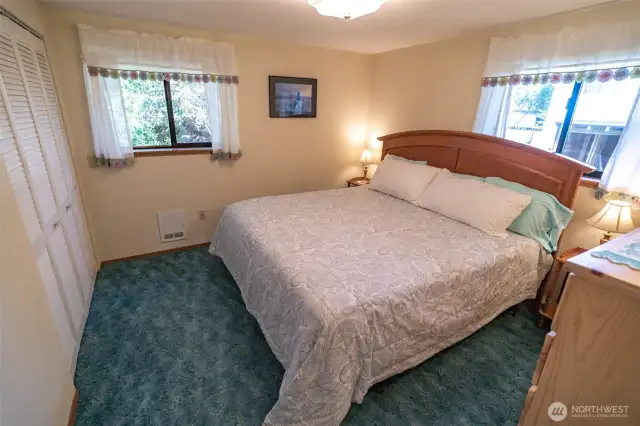 Second bedroom.