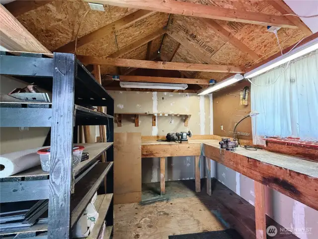 Spacious Shop with lots of room for tools or hobbies