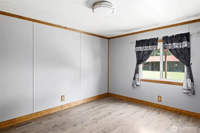 2nd bedroom