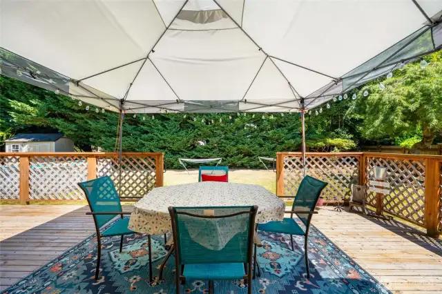Large entertainment deck