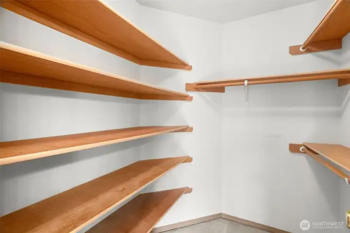 Walkin closet.