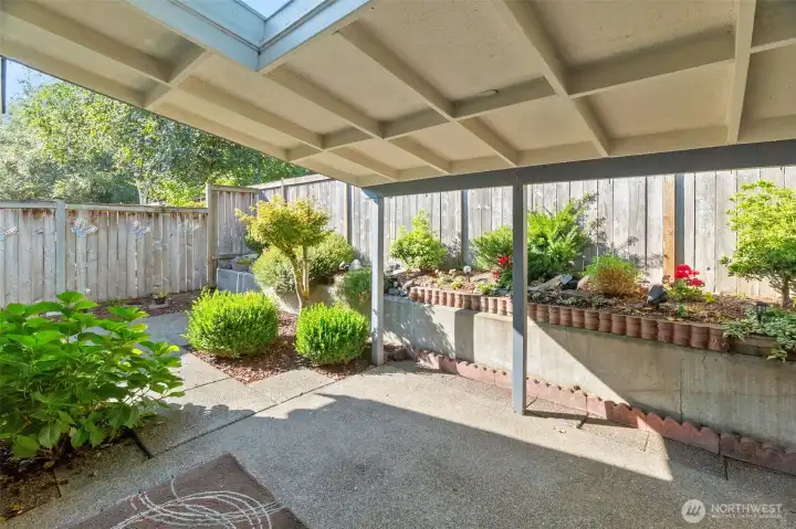 Private landscaped patio area fully fenced.