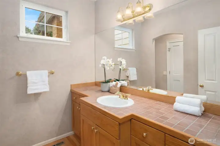 3/4 Bath on Main.