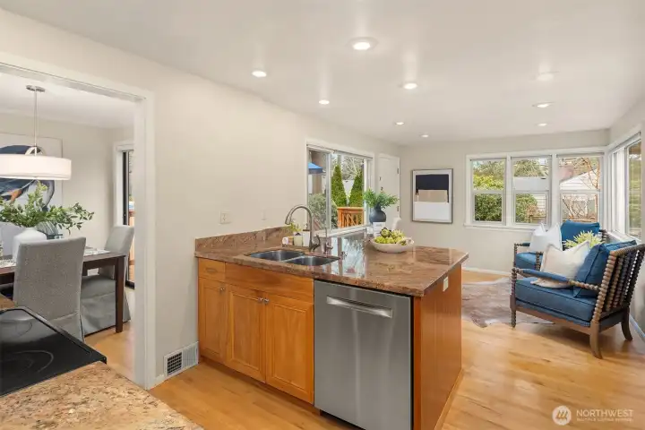 Perfect size kitchen to create and visit.