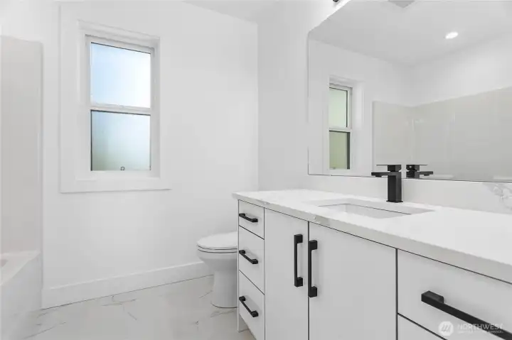 Upstairs hall full bath