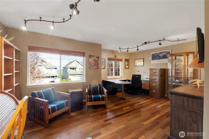 4Th Bedroom / Office/ Flex Room with Plenty of Natural Lighting- HardWoods !