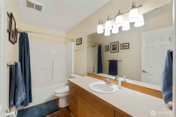 Full Bathroom upstairs - Clean and Fresh Home !