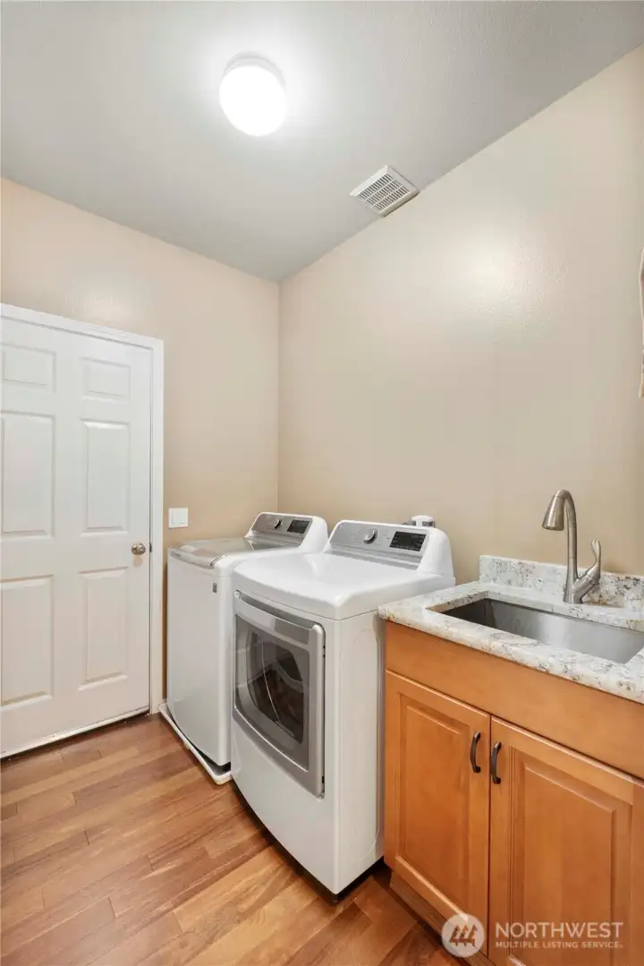 Hardwoods in the laundry room TOO !