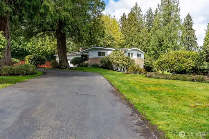 A circular driveway is perfect for summer parties!