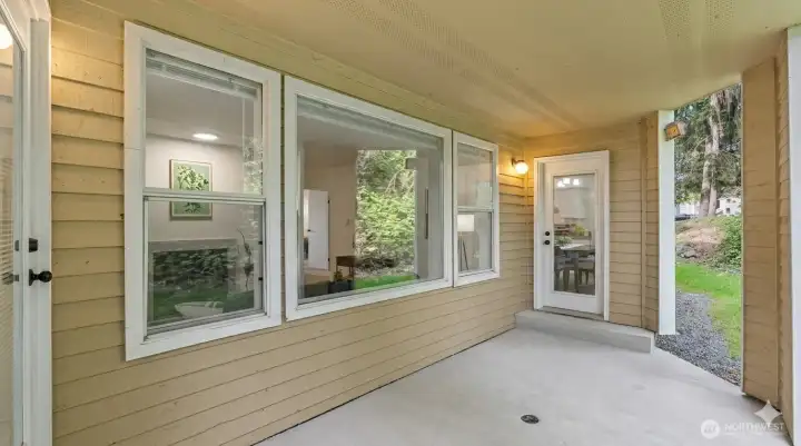 Outdoor covered patio (looking at dining room door)
