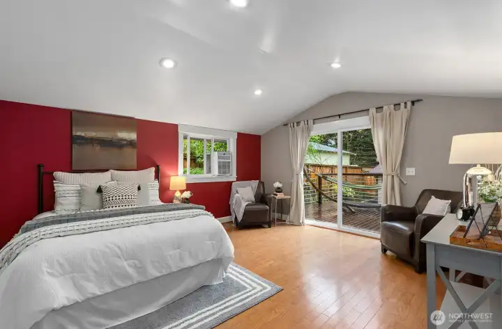 Large 2nd bedroom on main Large 2nd bedroom on main