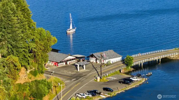 Less than a minute from Olalla Bay boat launch and restaurant. Less than a minute from Olalla Bay boat launch and restaurant.