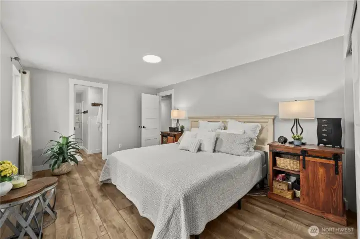 Light filled primary suite with beautifully updated ensuite bath. Light filled primary suite with beautifully updated ensuite bath.