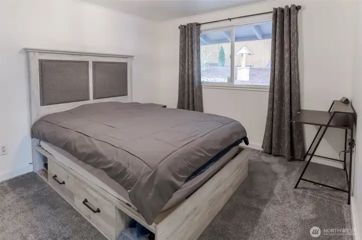 this is the second bedroom on the main floor this is the second bedroom on the main floor