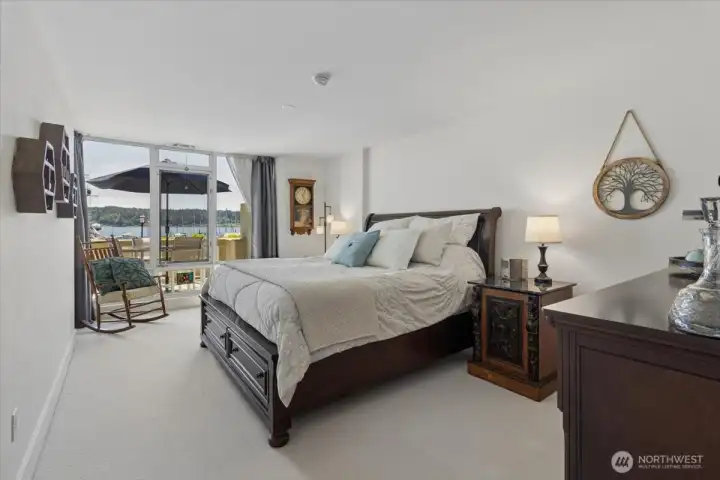 Wake up to the seafront sunrise.