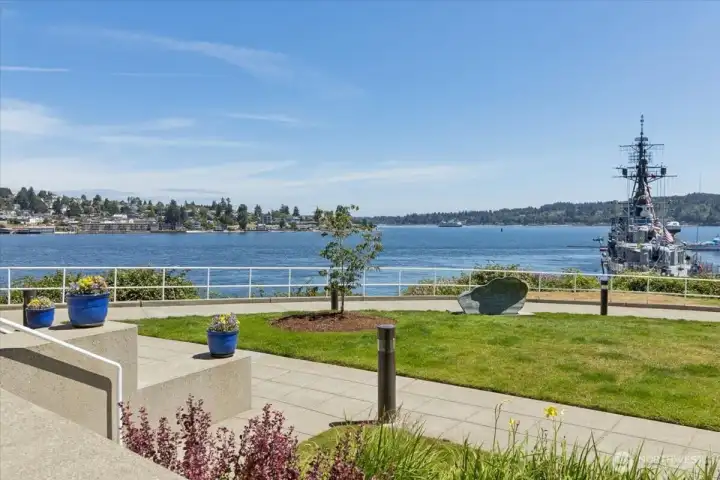 Steps outside your door is a direct sidewalk to the Seattle ferry and Kitsap fast ferry.