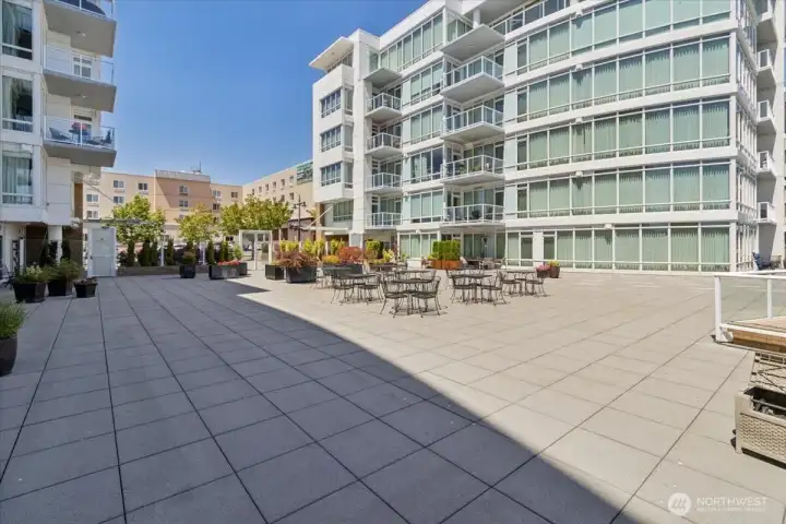 Massive, private to 320 and 360 building, common space.