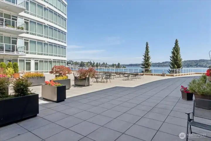 Massive, private to 320 and 360 building, common space.