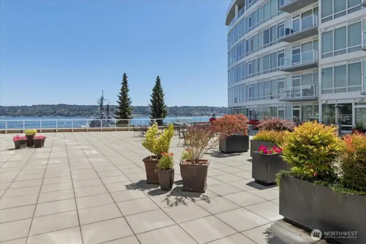 Massive, private to 320 and 360 building, common space.