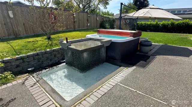 This water feature sets the tone for relaxing on your huge patio~